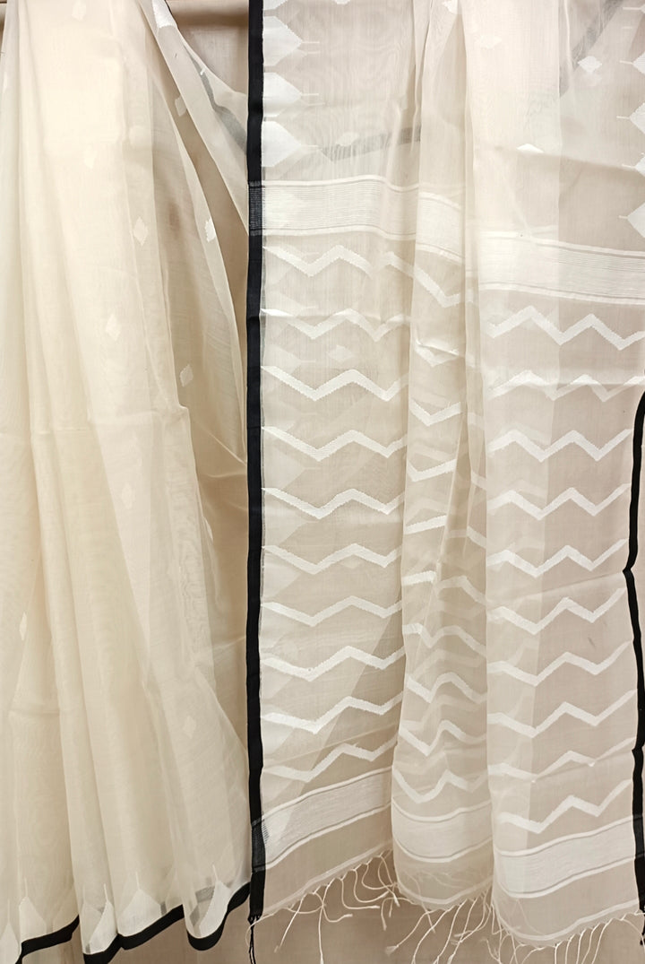 Off-White Handloom Muslin Silk Jamdani Saree Balaram Saha