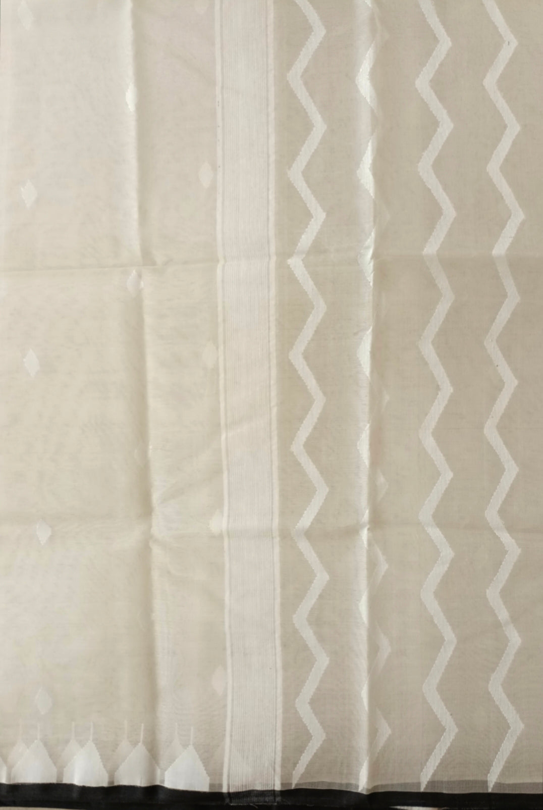 Off-White Handloom Muslin Silk Jamdani Saree Balaram Saha