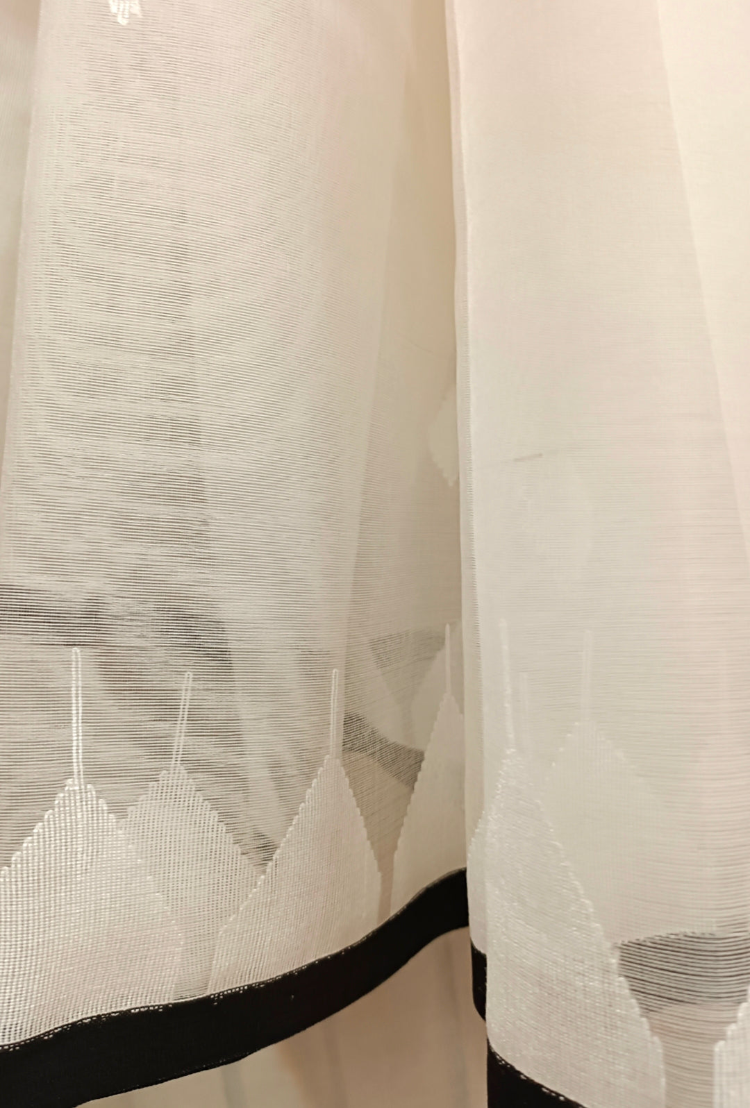 Off-White Handloom Muslin Silk Jamdani Saree Balaram Saha
