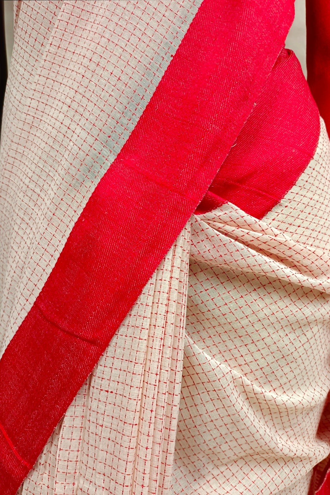Off-White Soft Handloom Cotton Saree With Red Border Balaram Saha