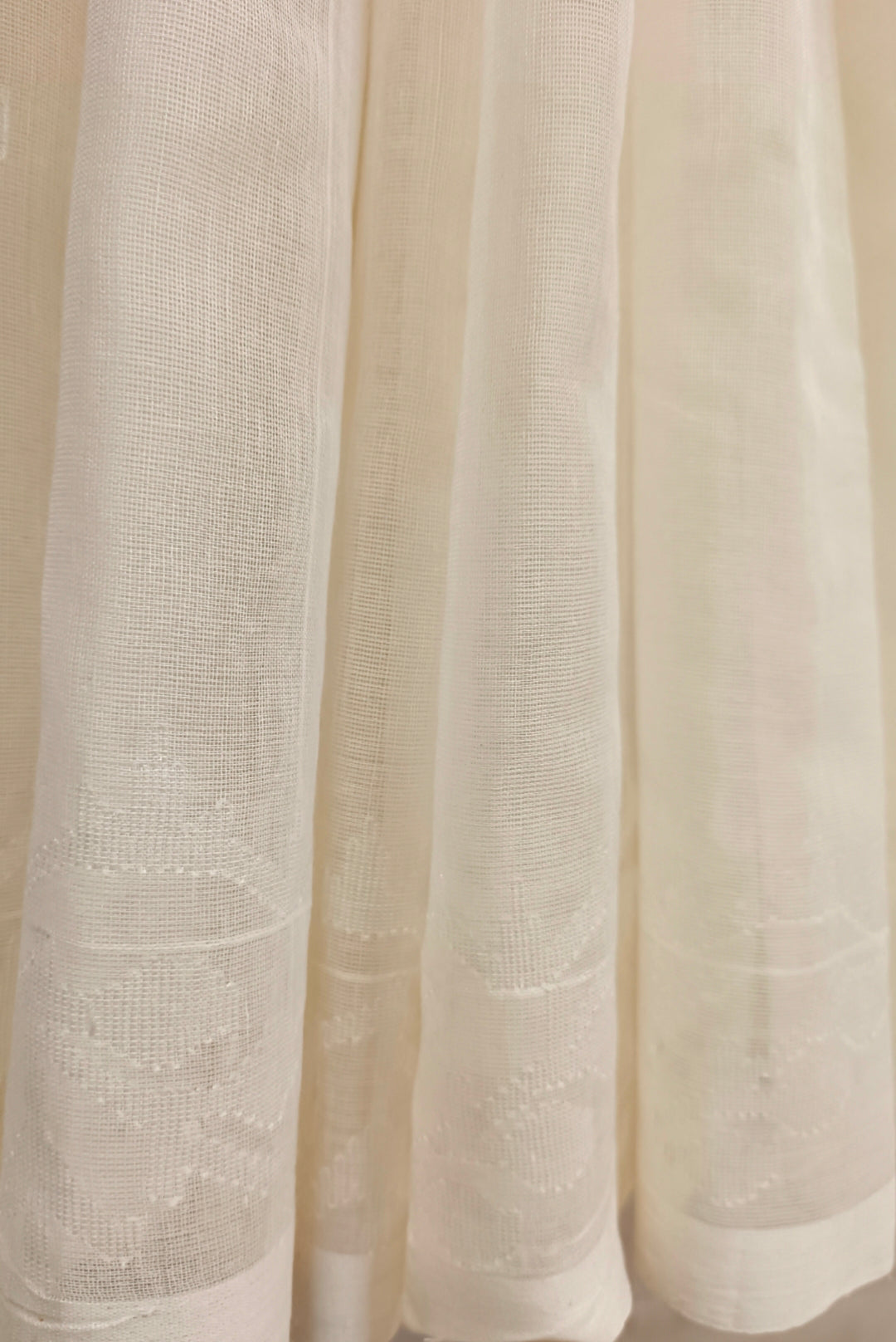 Off-white Soft Handloom  Handwoven Cotton Jamdani Saree Balaram Saha