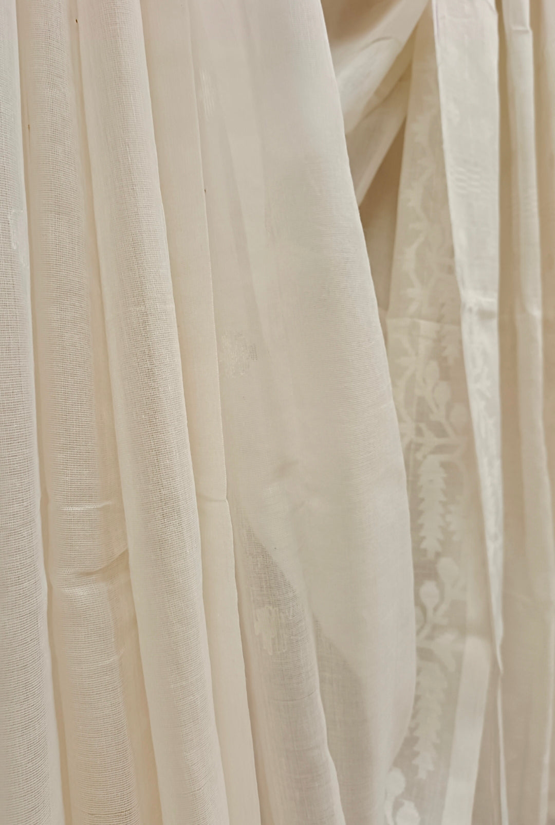 Off-white Soft Handloom  Handwoven Cotton Jamdani Saree Balaram Saha