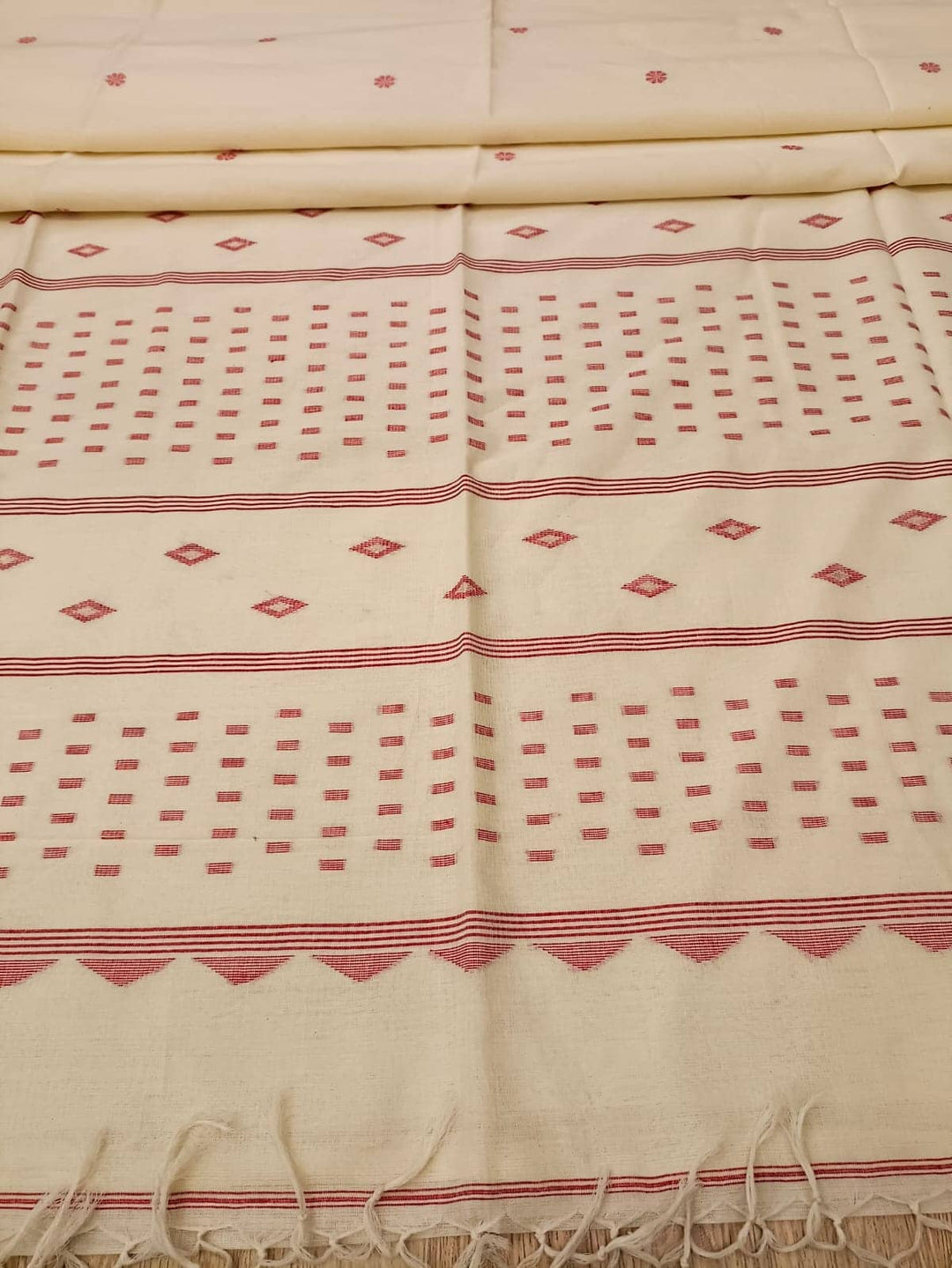 Off-White & Red Traditional Soft Handloom Cotton Saree Balaram Saha
