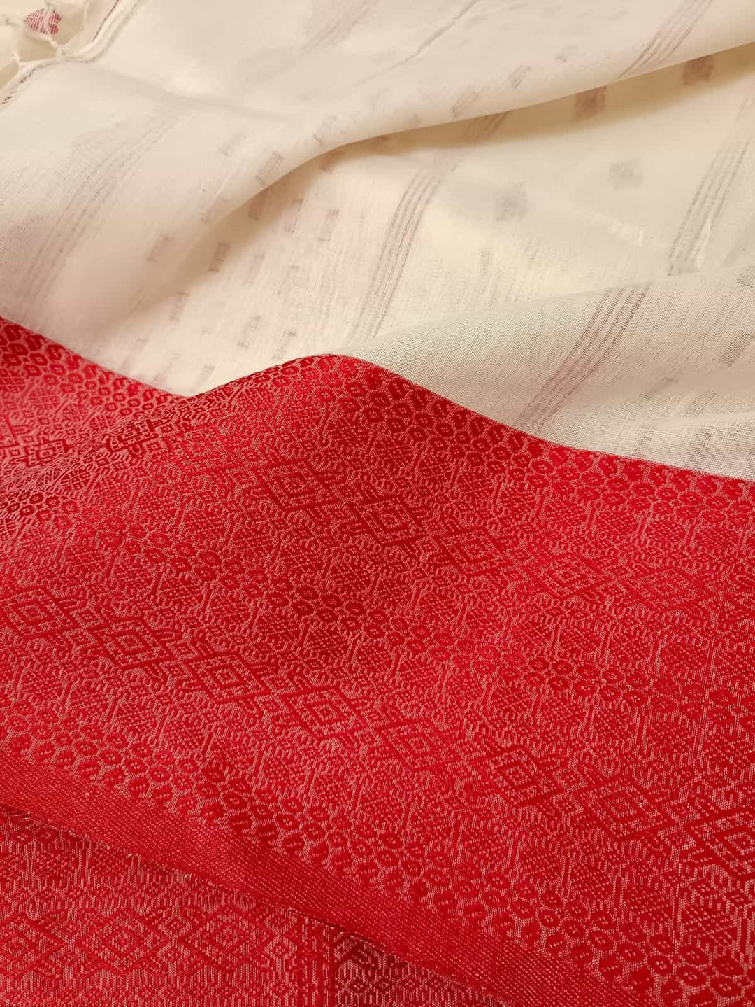 Off-White & Red Traditional Soft Handloom Cotton Saree Balaram Saha