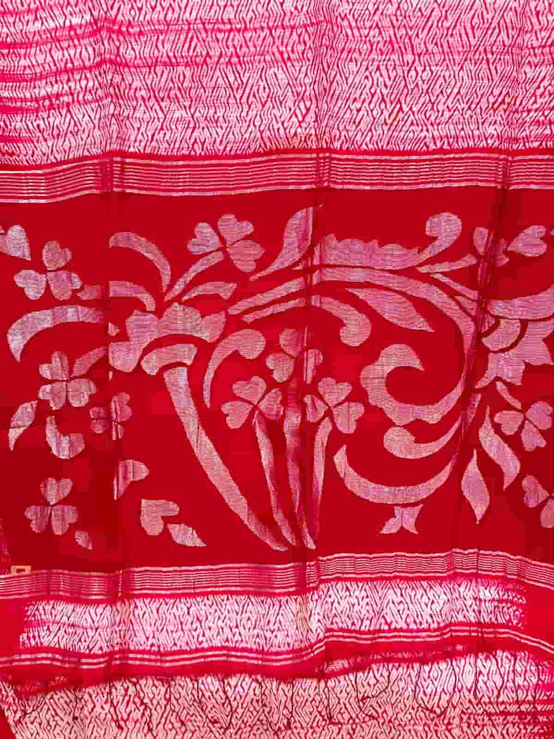 White & Red Matka Muslin Silk Shibori (Tie & Dye) Saree Balaram Saha
