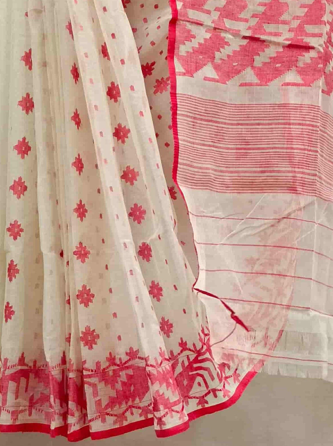White & Red Cotton Bangladeshi Dhakai Jamdani Saree Balaram Saha