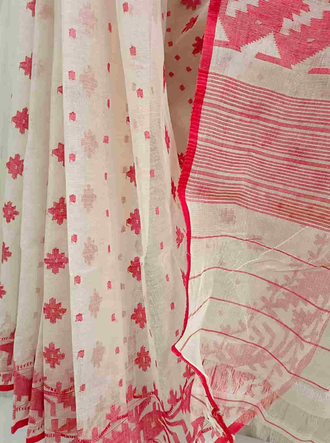 White & Red Cotton Bangladeshi Dhakai Jamdani Saree Balaram Saha