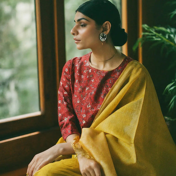 The Ultimate Guide to Styling Your Kurta Set with Traditional Handloom Sarees