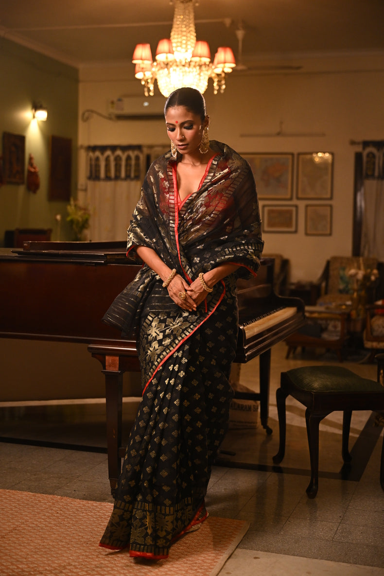 Saree Blouse Designs to Pair With Handloom Sarees: A Complete Style Guide