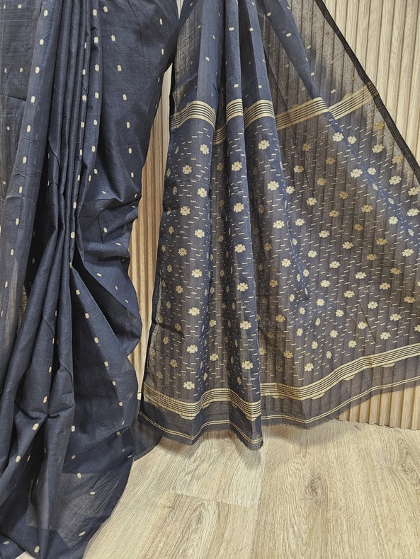 Elevate Your Wardrobe: Black & Beige Cotton Jamdani Saree by Balaram Saha Balaram Saha