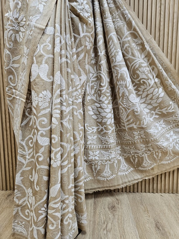 Luxurious Fusion: Cream & White Gachhi Tussar Kantha by Balaram Saha