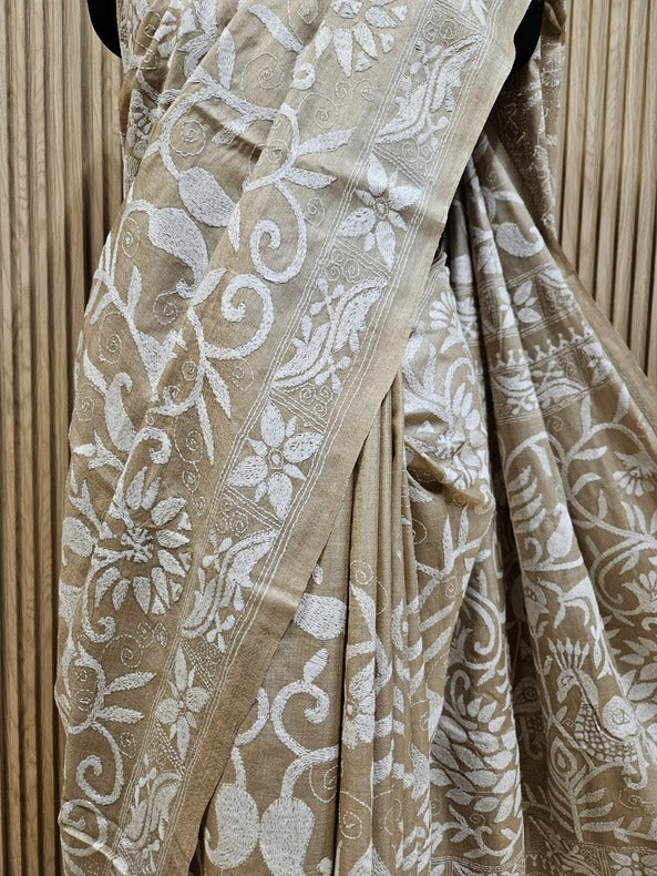 Luxurious Fusion: Cream & White Gachhi Tussar Kantha by Balaram Saha