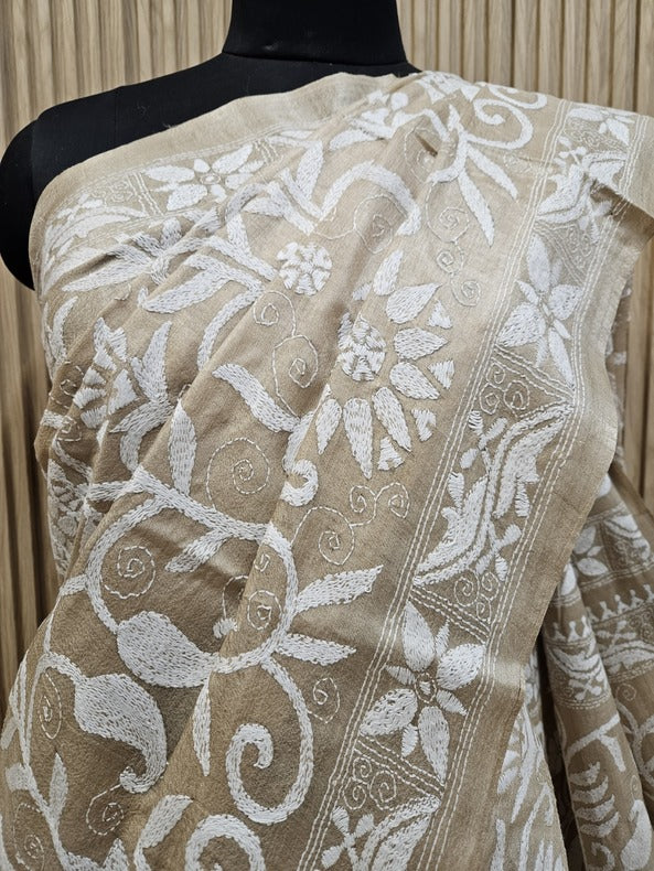 Luxurious Fusion: Cream & White Gachhi Tussar Kantha by Balaram Saha