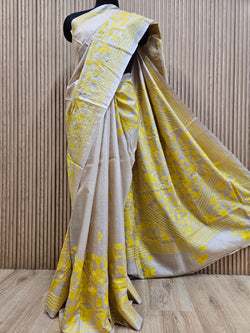 Drape in Luxury: Cream & Red Premium Gachhi Tussar Kantha Silk Saree by Balaram Saha Balaram Saha