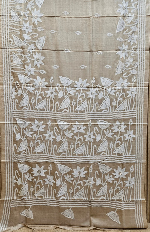 Nature-Inspired: Beige & White Handloom Tussar Silk Kantha Saree by Balaram Saha Balaram Saha