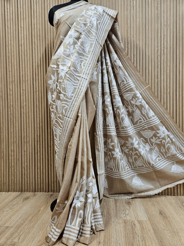 Nature-Inspired: Beige & White Handloom Tussar Silk Kantha Saree by Balaram Saha Balaram Saha