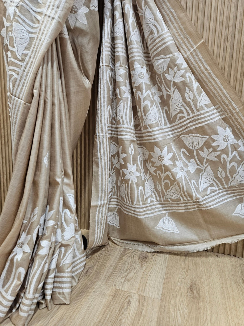 Nature-Inspired: Beige & White Handloom Tussar Silk Kantha Saree by Balaram Saha Balaram Saha