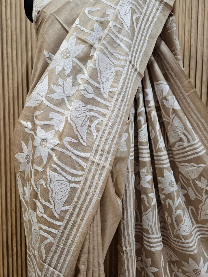Nature-Inspired: Beige & White Handloom Tussar Silk Kantha Saree by Balaram Saha Balaram Saha