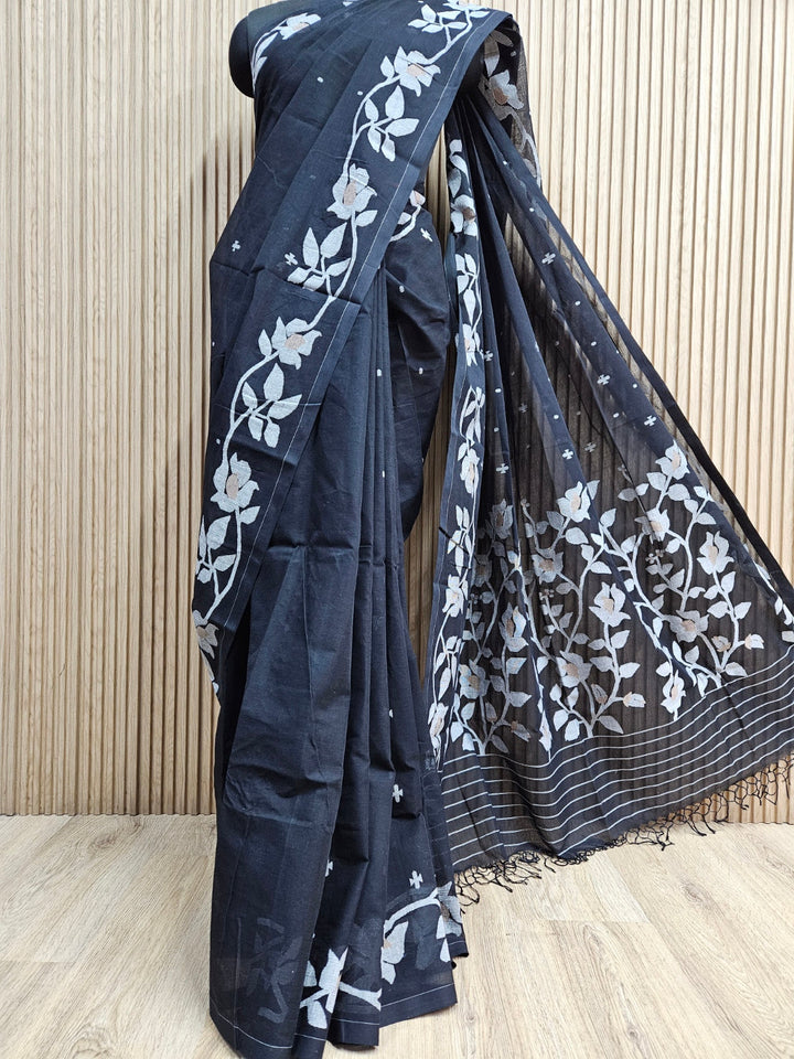 Masterful Craft: Balaram Saha's Black & White/Biege Handwoven Cotton Jamdani Saree Balaram Saha