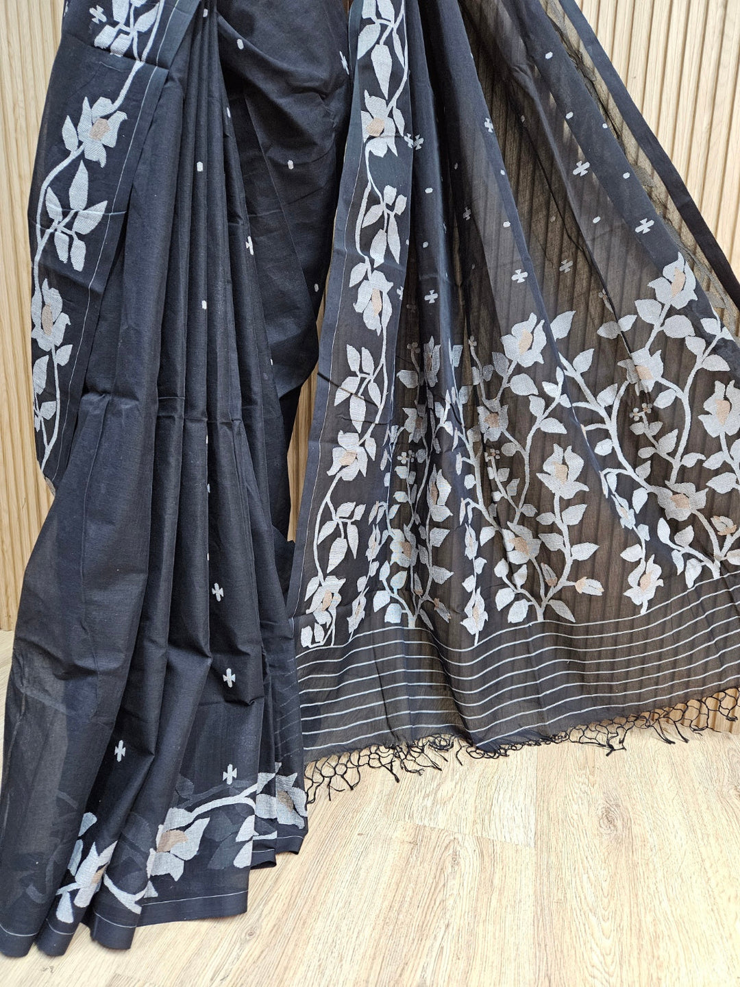 Masterful Craft: Balaram Saha's Black & White/Biege Handwoven Cotton Jamdani Saree Balaram Saha