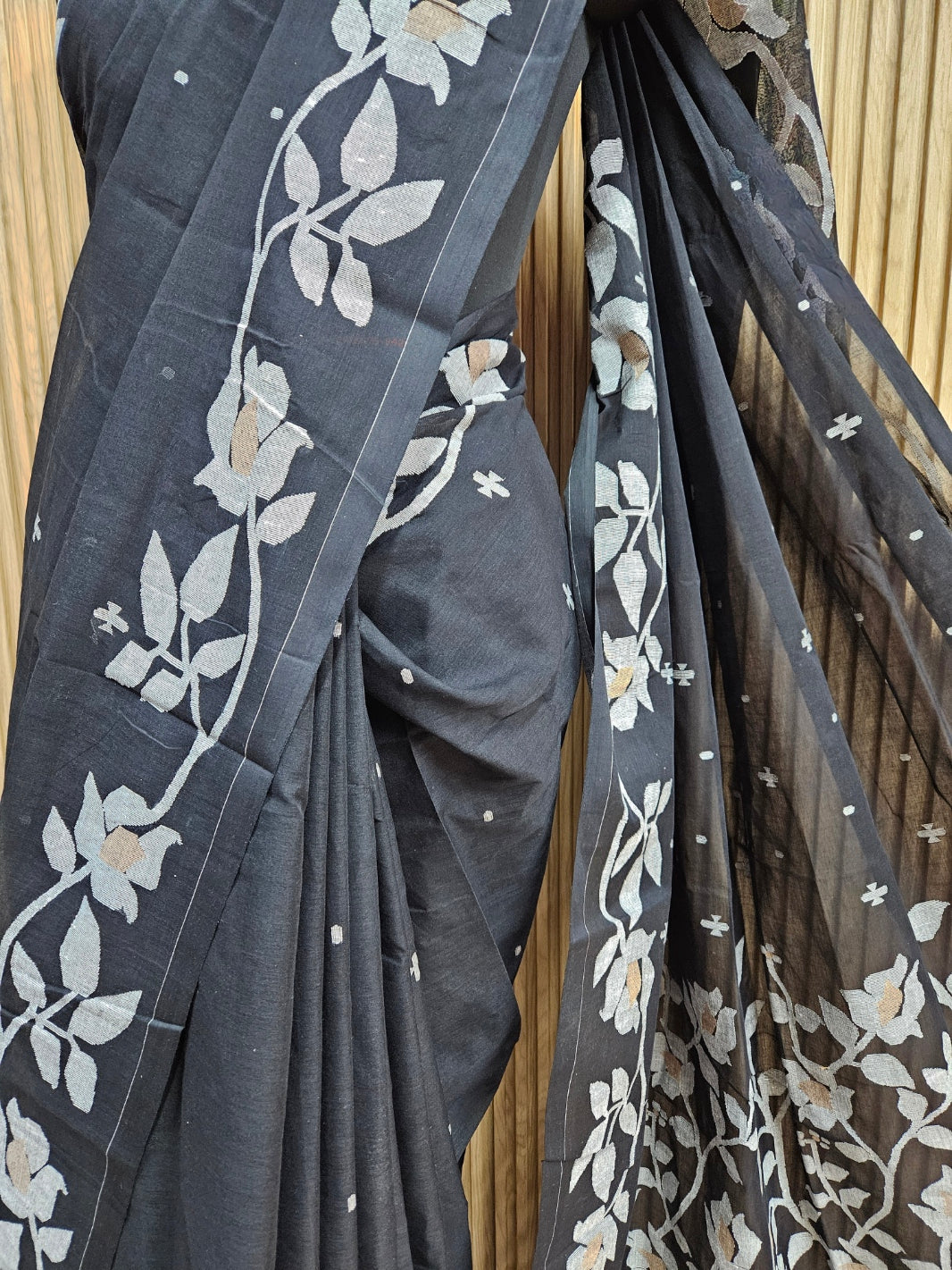 Masterful Craft: Balaram Saha's Black & White/Biege Handwoven Cotton Jamdani Saree Balaram Saha