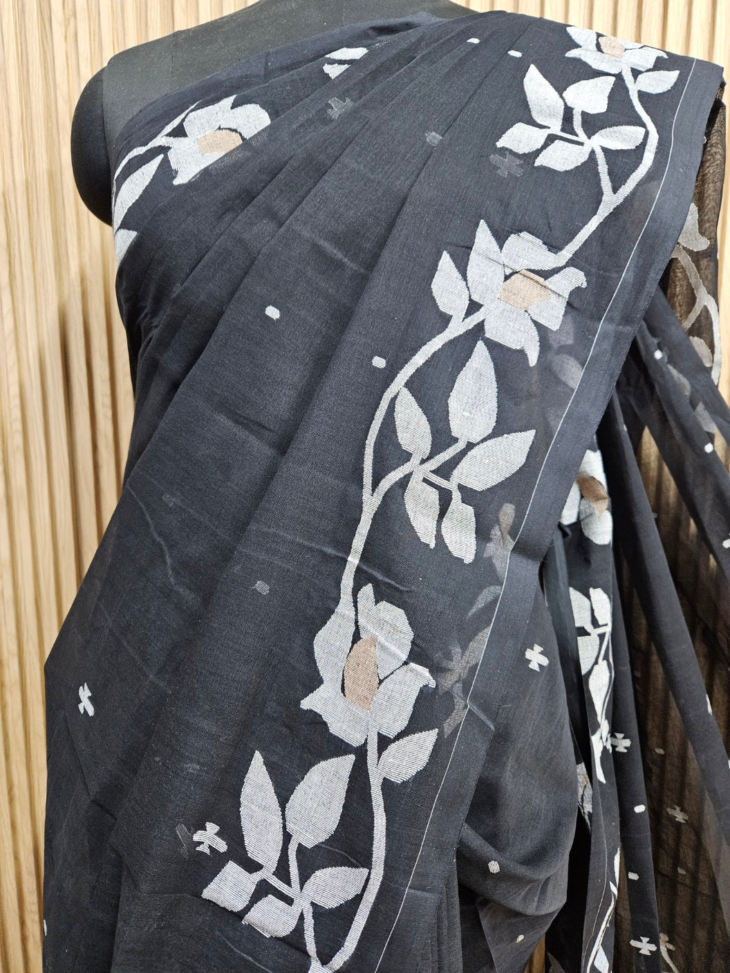 Masterful Craft: Balaram Saha's Black & White/Biege Handwoven Cotton Jamdani Saree Balaram Saha