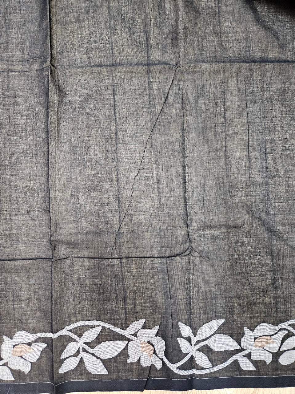 Masterful Craft: Balaram Saha's Black & White/Biege Handwoven Cotton Jamdani Saree Balaram Saha