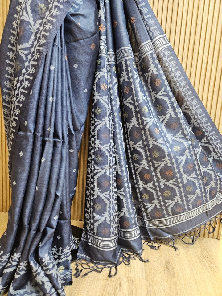 Experience Luxury with Grey & White Handloom Tussar Silk Jamdani Saree By Balaram Saha Balaram Saha