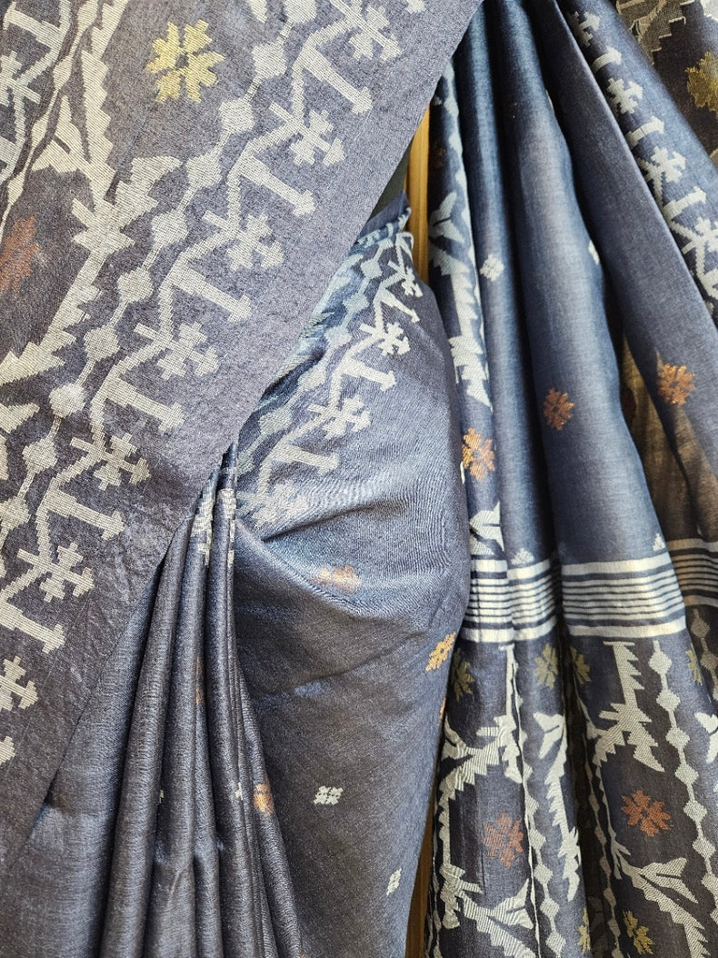 Experience Luxury with Grey & White Handloom Tussar Silk Jamdani Saree By Balaram Saha Balaram Saha