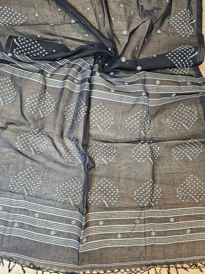 Black & White Traditional Handwoven Cotton Jamdani Saree with Leaf Motif Border Balaram Saha