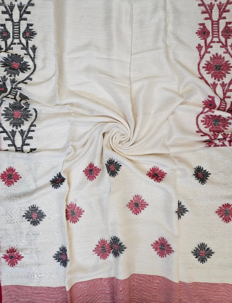 Elevate Your Ethnic Wardrobe with This Exquisite Off-White Handloom Matka Silk Saree Balaram Saha