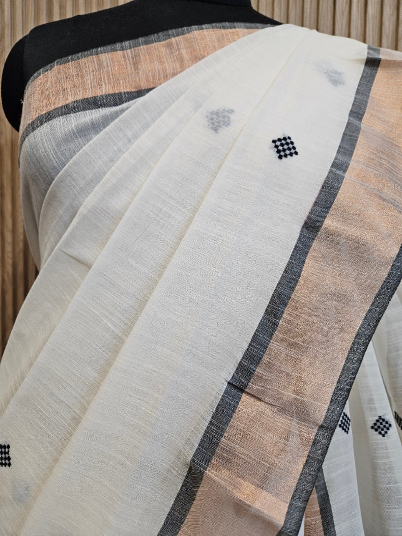 Minimalist Muse: Balaram Saha's Off-White & Black Handloom Cotton Saree Balaram Saha