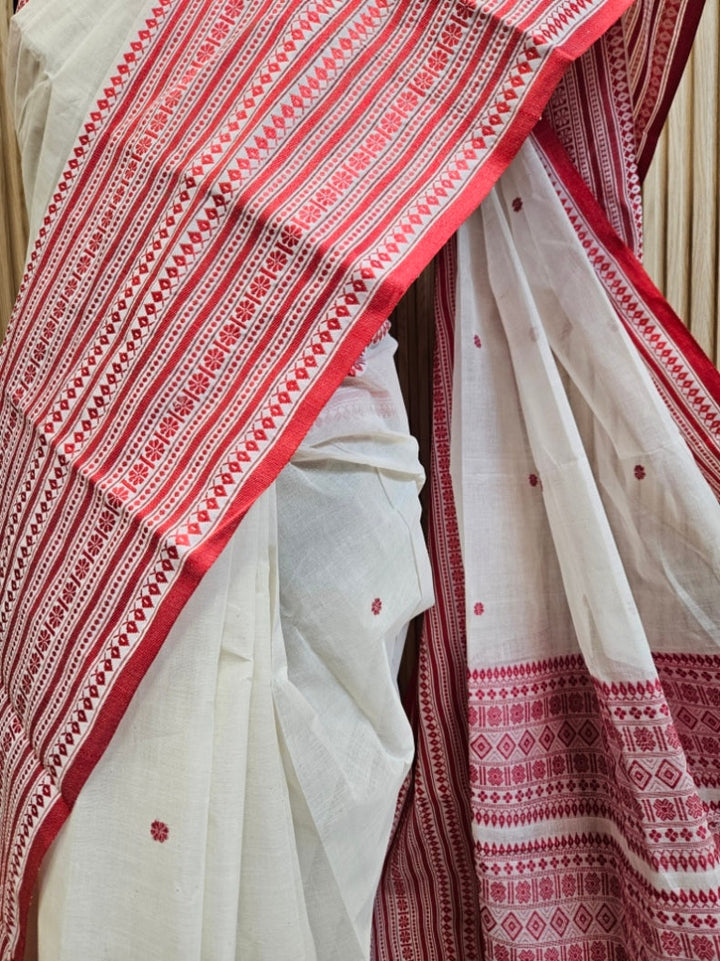 Off-White & Red Tangail Elegance: A Balaram Saha Handloom Cotton Saree Masterpiece Balaram Saha