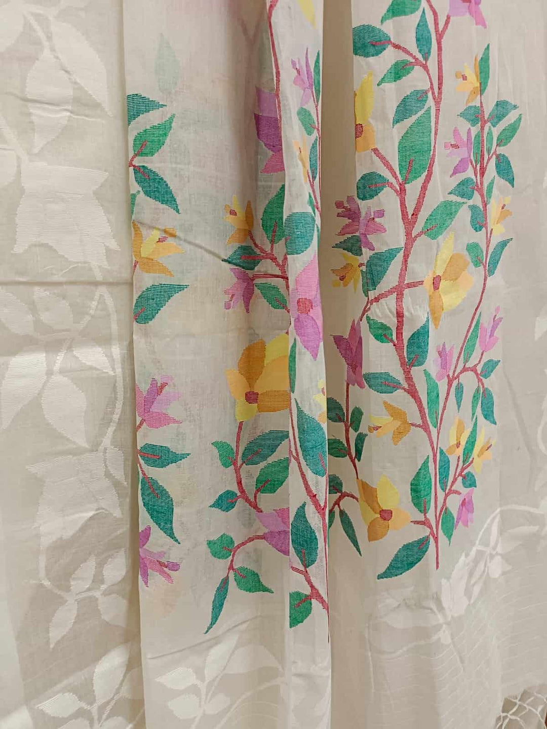 Off-White Fine Cotton Handloom Handwoven Dhakai Jamdani Saree With all Over White Colour Floral Woven on Body and Multicolour Floral Woven on Aanchal Blouse piece Included,