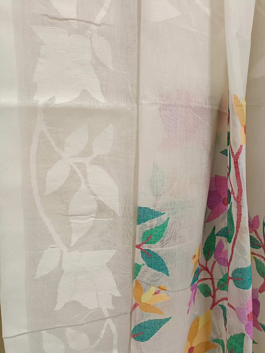 Off-White Fine Cotton Handloom Handwoven Dhakai Jamdani Saree With all Over White Colour Floral Woven on Body and Multicolour Floral Woven on Aanchal Blouse piece Included,