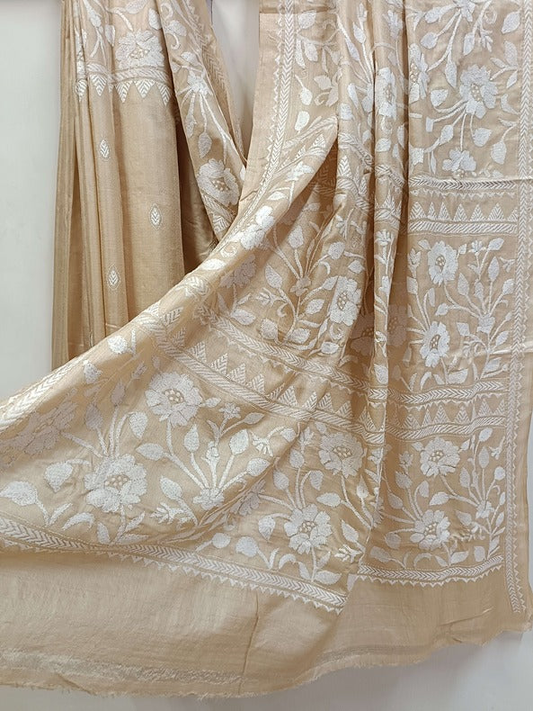 Beige & White Premium Gachhi Tussar Silk Handstitch Kantha Saree - (handloom saree, silk saree, handloom silk saree, balaram saha online, silk sarees, balaram saha handloom saree store, silk handloom saree, bengal handloom sarees, pure silk, tussar silk saree, silk saree online, tussar silk)     https://www.welt.de/