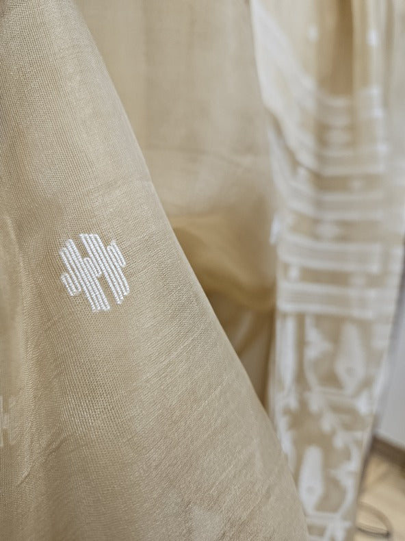 Springtime Chic: Light Biege White Muslin Silk Jamdani Saree by Balaram Saha Balaram Saha
