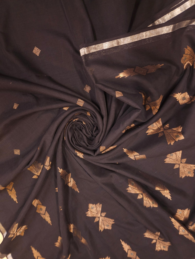 Black & Gold Zari Soft Handloom Cotton Saree By Balaram Saha - (handloom saree, cotton saree, handloom cotton saree, balaram saha online, handloom sarees, balaram saha handloom saree store photos, balaram saha handloom saree store, cotton handloom saree, bengal handloom sarees, pure cotton, Zari border, handloom cotton saree with zari border, soft cotton saree with zari border, cotton saree for women, cotton saree online)
https://www.usatoday.com/