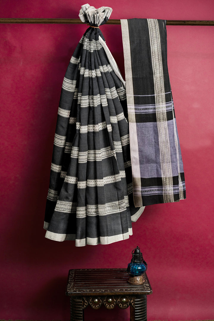 Bold & Beautiful: Balaram Saha's Black & White Soft Handloom Dhonekali Saree (handloom saree, cotton saree, handloom cotton saree, balaram saha online, handloom sarees, balaram saha handloom saree store photos, balaram saha handloom saree store, cotton handloom saree, bengal handloom sarees, pure cotton, cotton saree for women, cotton saree online)  https://thirdeyetraveller.com/things-to-do-in-kolkata-travel-guide/