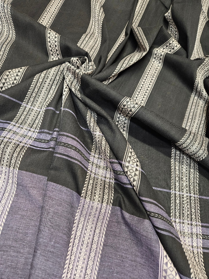 Bold & Beautiful: Balaram Saha's Black & White Soft Handloom Dhonekali Saree (handloom saree, cotton saree, handloom cotton saree, balaram saha online, handloom sarees, balaram saha handloom saree store photos, balaram saha handloom saree store, cotton handloom saree, bengal handloom sarees, pure cotton, cotton saree for women, cotton saree online)