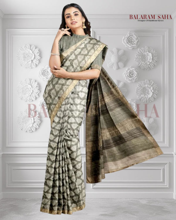 Elevate Your Look: Dark Green Handloom Tussar Silk Saree by Balaram Saha Balaram Saha