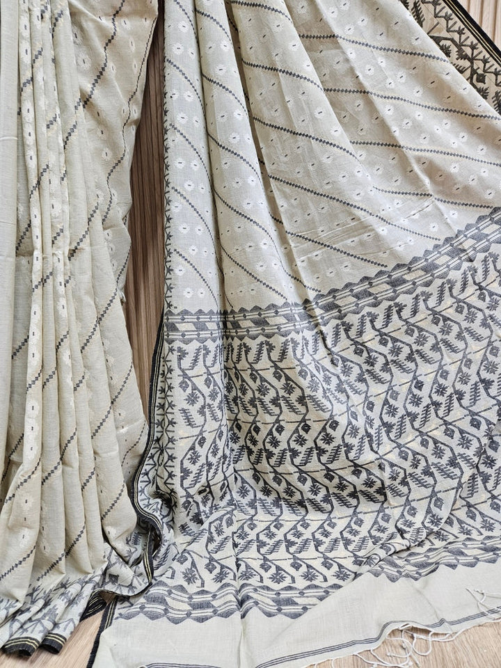 Elegant Light Dusty Green Handspun Cotton Handwoven Jamdani Saree Balaram Saha

www.pinterest.com