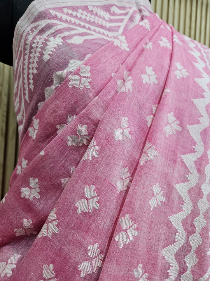 Onion Pink & White Handspun Cotton Handwoven Jamdani Saree – Masterpiece by Expert Weaver Balaram Saha

www.instagram.com