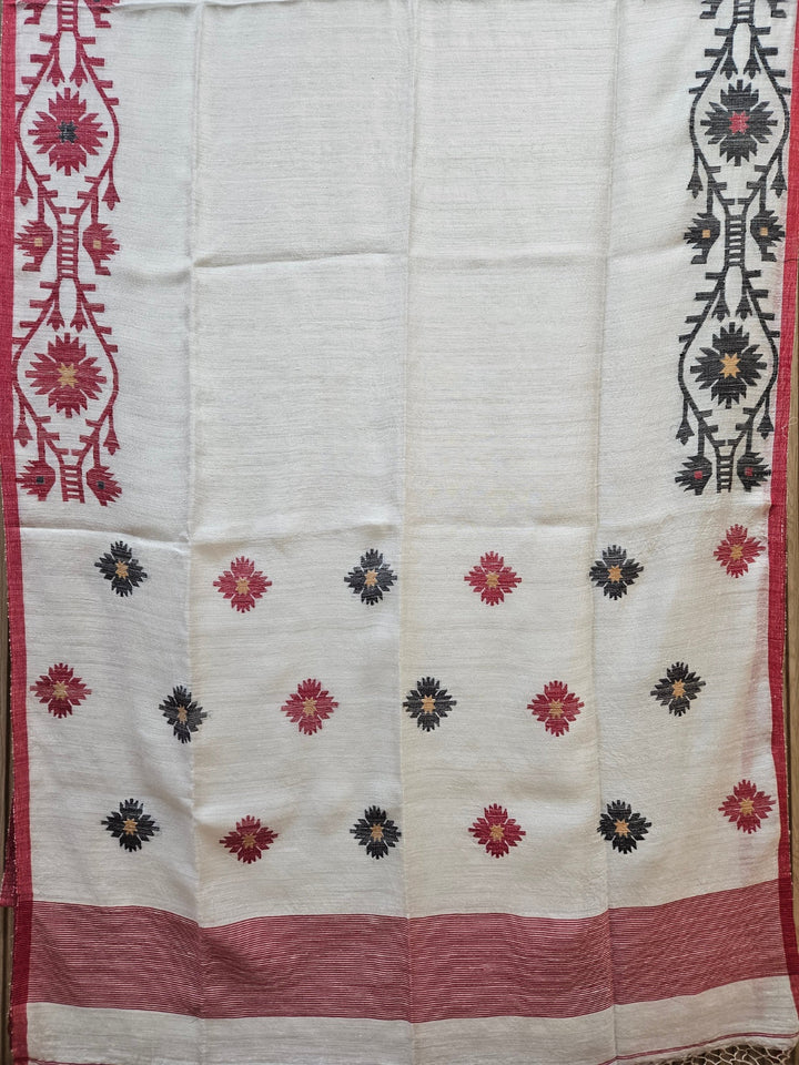 Elevate Your Ethnic Wardrobe with This Exquisite Off-White Handloom Matka Silk Saree Balaram Saha