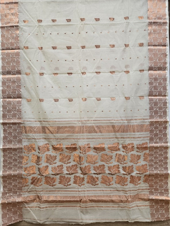 Balaram Saha's Beige Handloom Cotton Saree: The Perfect Fusion of Tradition and Comfort Balaram Saha