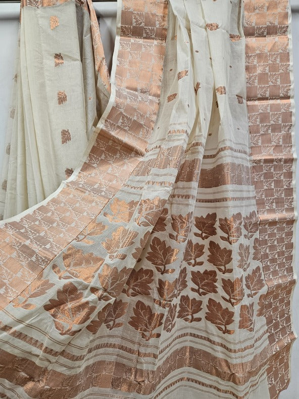 Balaram Saha's Beige Handloom Cotton Saree: The Perfect Fusion of Tradition and Comfort Balaram Saha