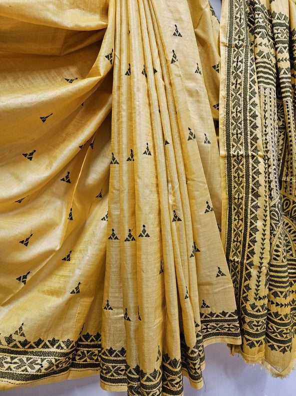 Pure Luxury: Natural Shade Tussar Kantha Silk Saree by Balaram Saha Balaram Saha