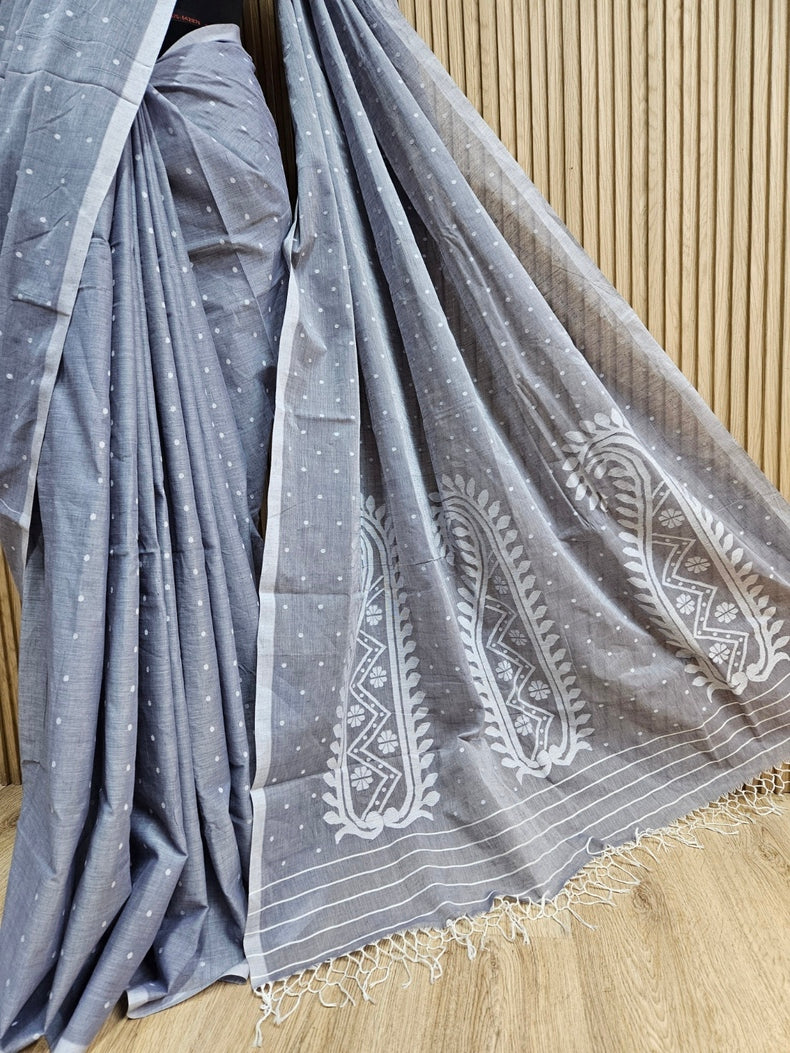 Discover the Timeless Elegance of this Grey & White Handwoven Cotton Jamdani Saree Balaram Saha