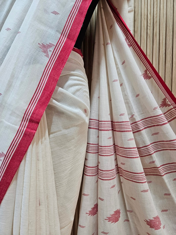 Discover the Timeless Elegance of our Off White & Red Handloom Handwoven Cotton Jamdani Saree