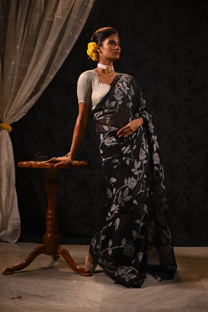 Master weave: Balaram Saha's Black & White Handwoven Cotton Jamdani Saree Balaram Saha